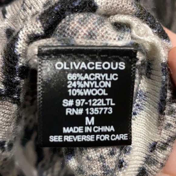 Snake pattern tie knot sweater - Picture 2 of 2